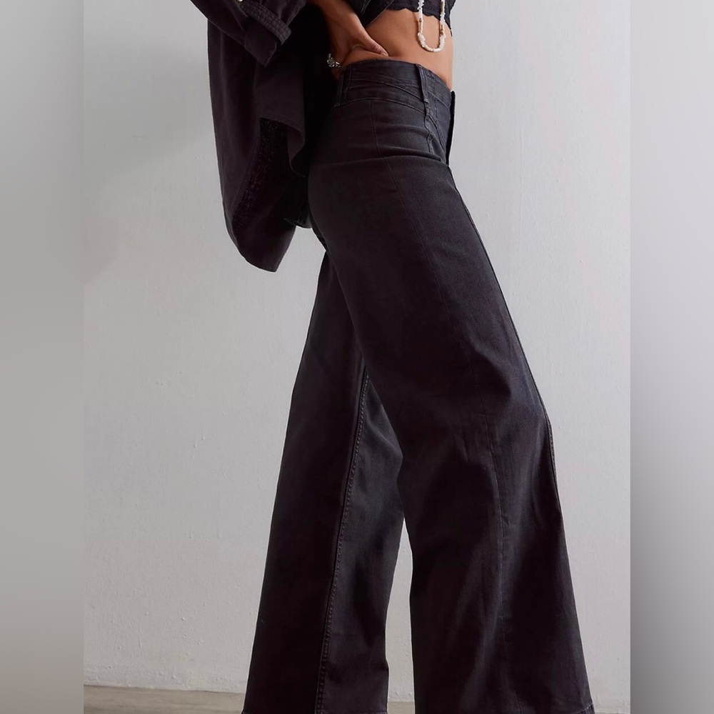 We The Free Libre Black Flare & Wide Leg Jeans **fits closer to 29** - Picture 3 of 12